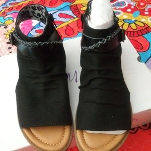 💐Brand New Black Sandals size 8💐